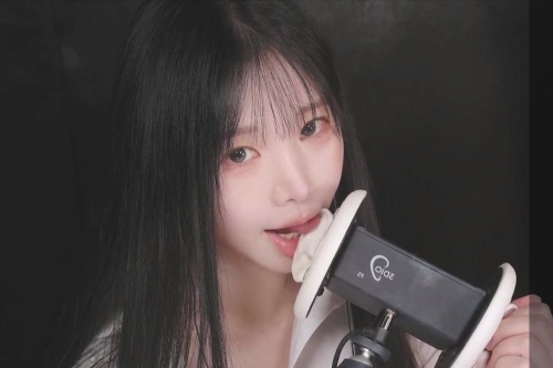 一、温润治愈的声线特色,声音艺术的多层次表达
